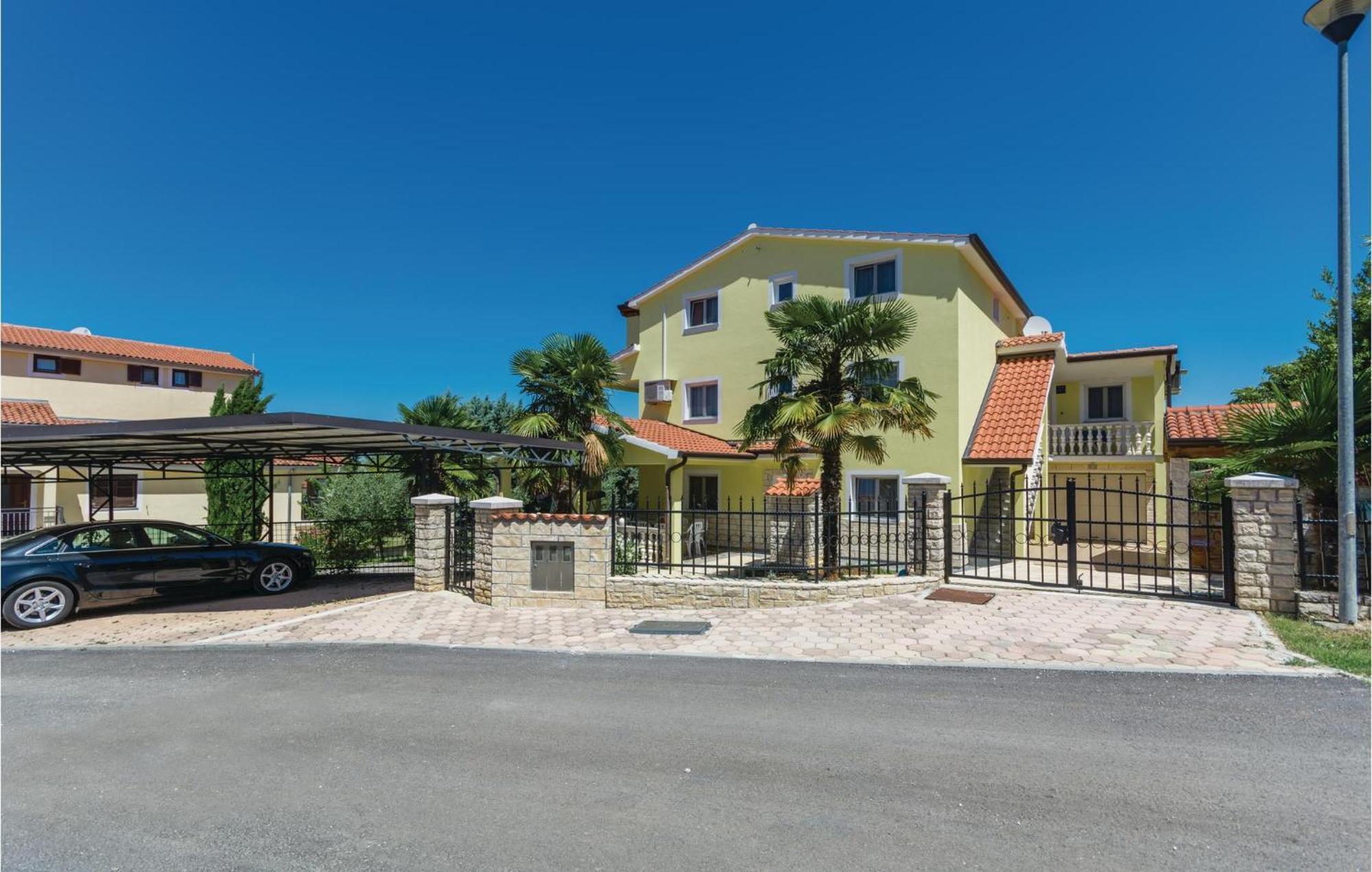 1 Bedroom Beautiful Apartment In Porec Ngoại thất bức ảnh