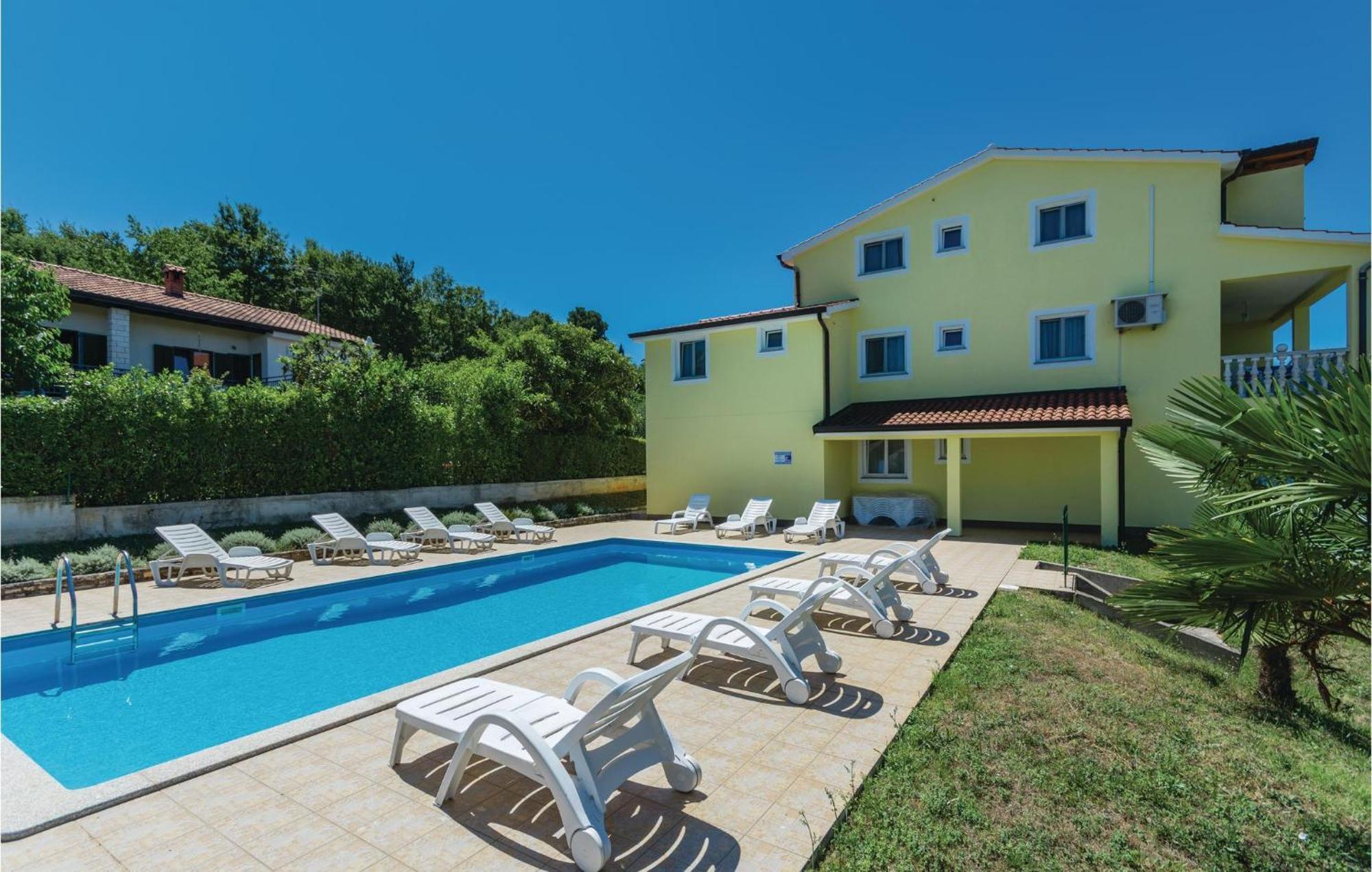 1 Bedroom Beautiful Apartment In Porec Ngoại thất bức ảnh