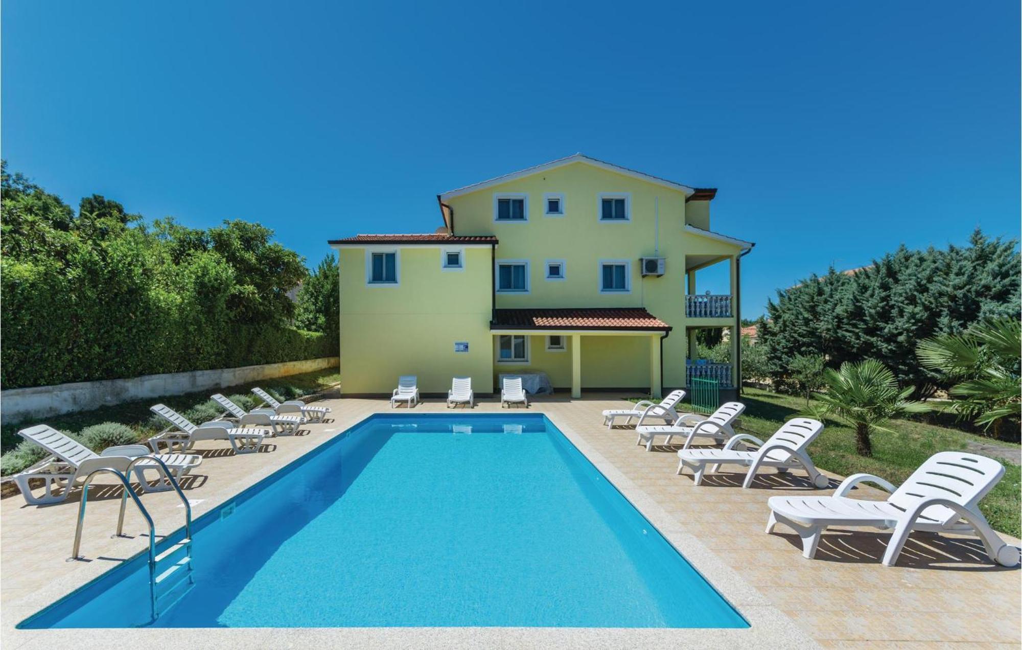 1 Bedroom Beautiful Apartment In Porec Ngoại thất bức ảnh